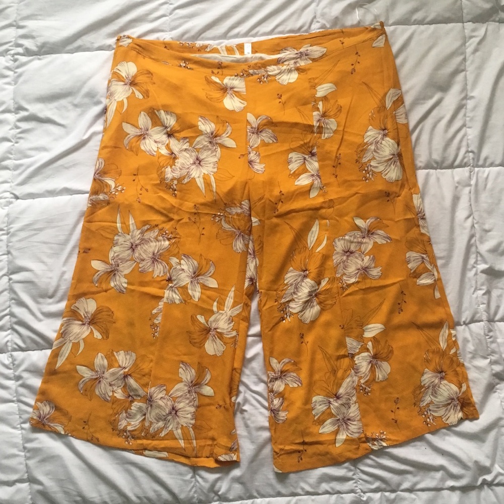 Yellow Floral Nextmia Pants Size 24